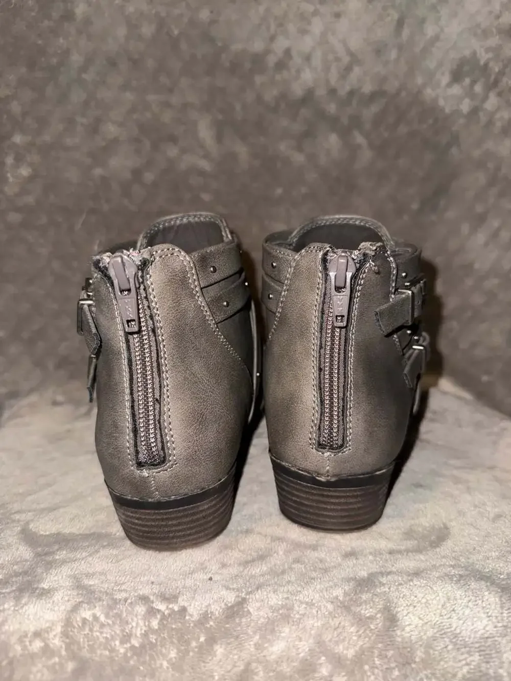 SO Women's Gray Studded Strappy Ankle Boots Size 8